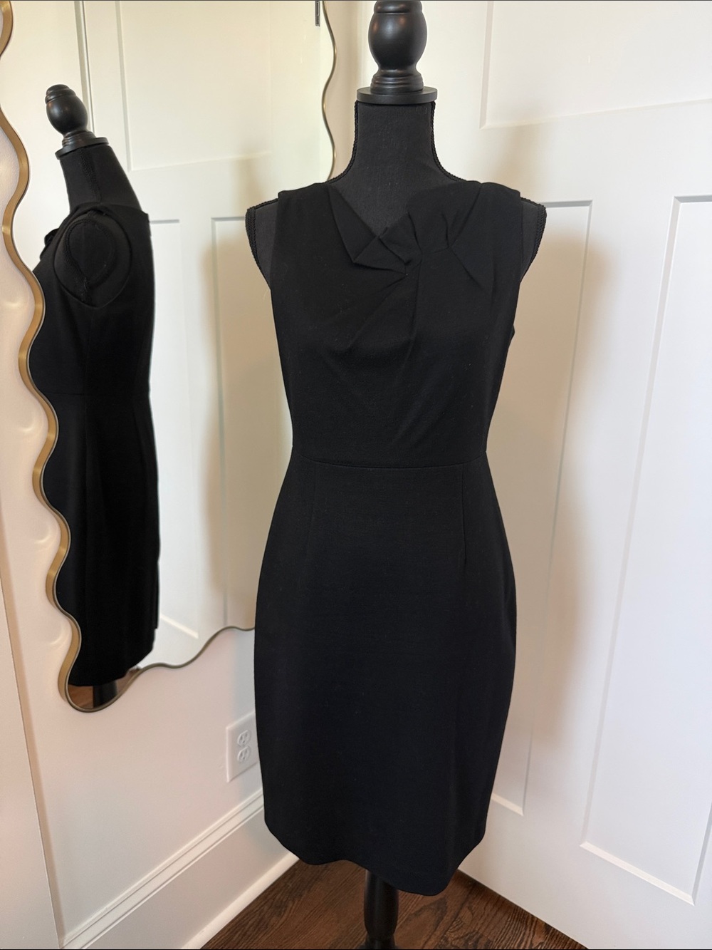 Elie Tahari Black Sleeveless Midi Sheath Dress with Twist Neck Detail
